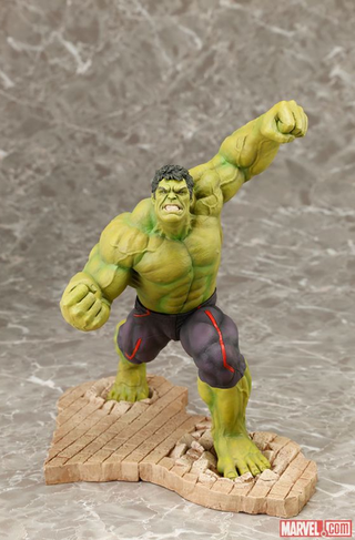 Illustration for article titled Kotobukiya Are Turning The Hulkbuster V. Hulk Brawl Into Amazing Statues
